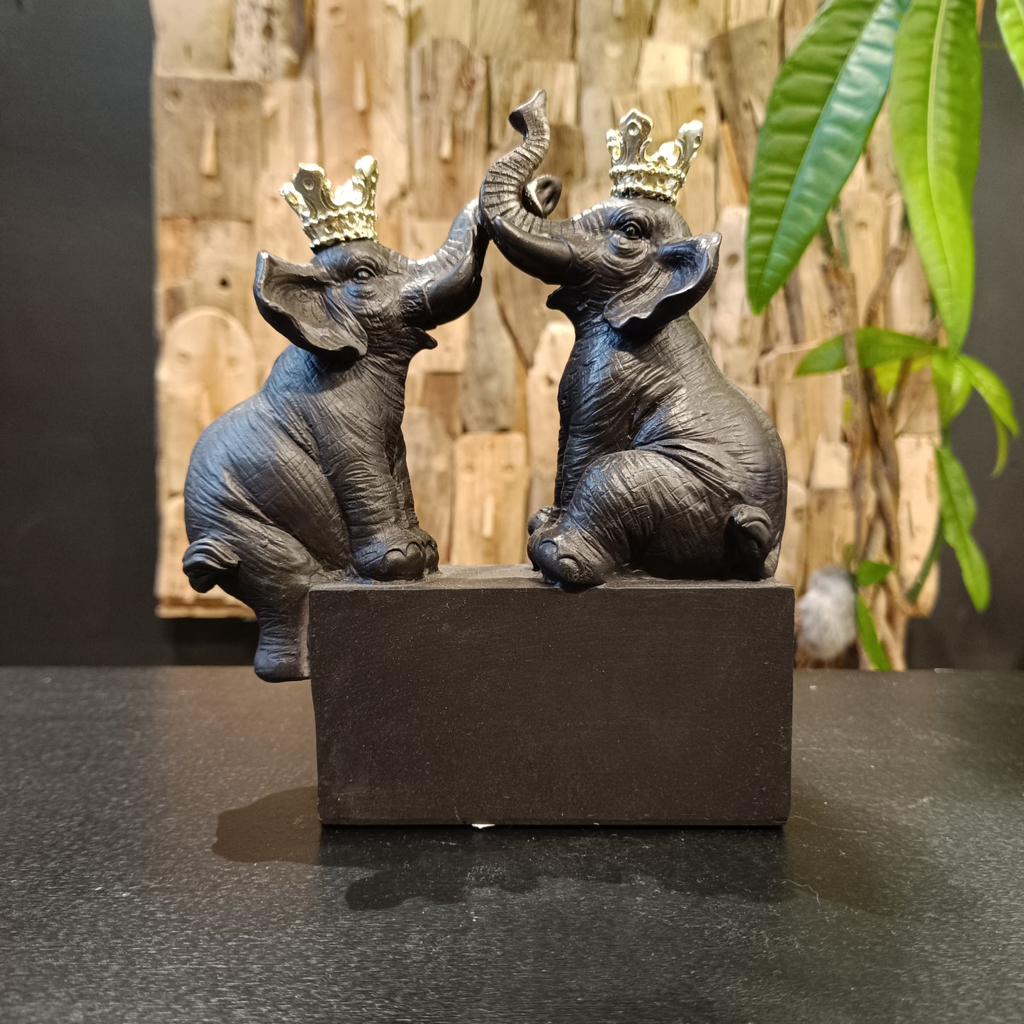 Statue Duo Éléphants Couronnés – Résine Noire sur Socle