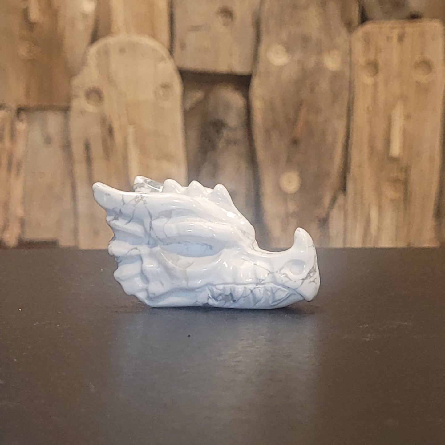 Tête de dragon en Howlite – Sculpture décorative