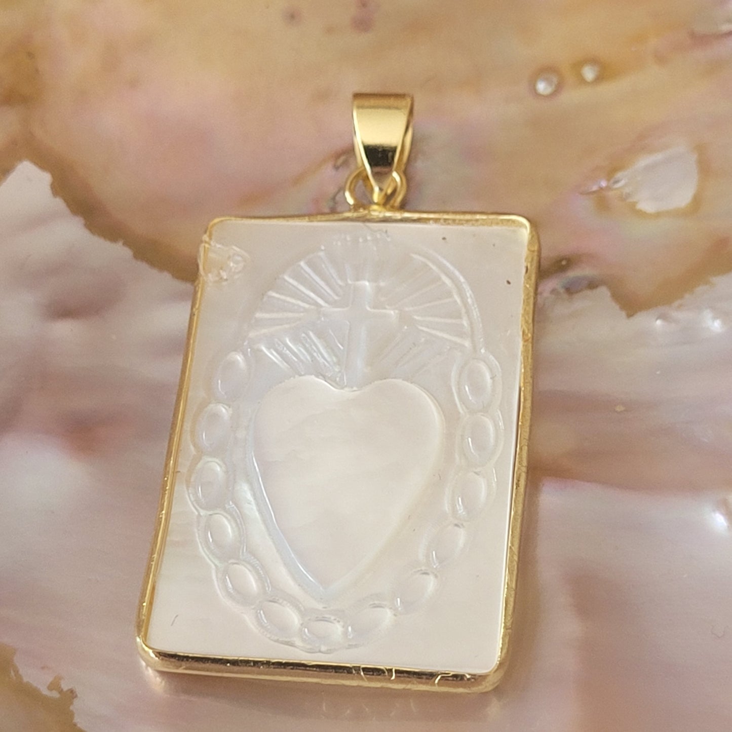 Pendentif Cœur Sacré en Nacre – Bijou spirituel