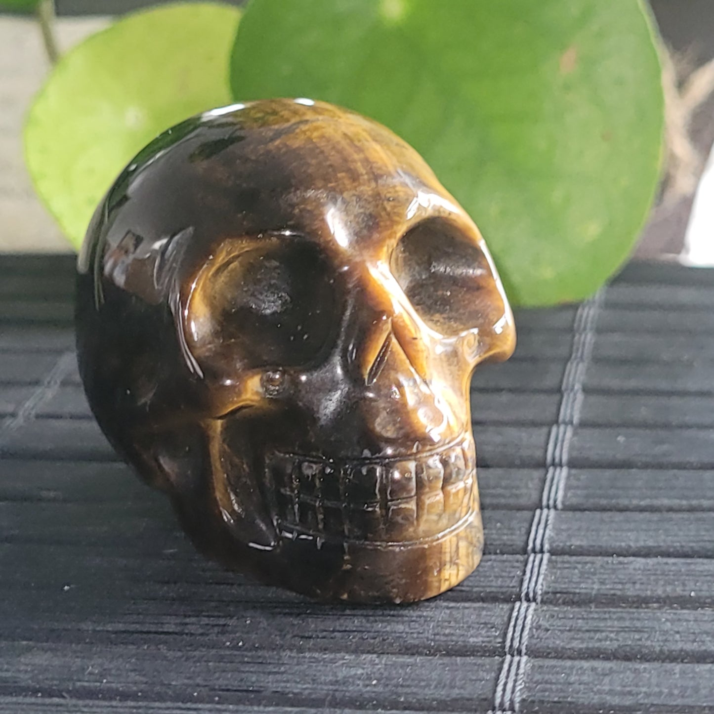 Crâne en Œil de Tigre – Sculpture en pierre naturelle