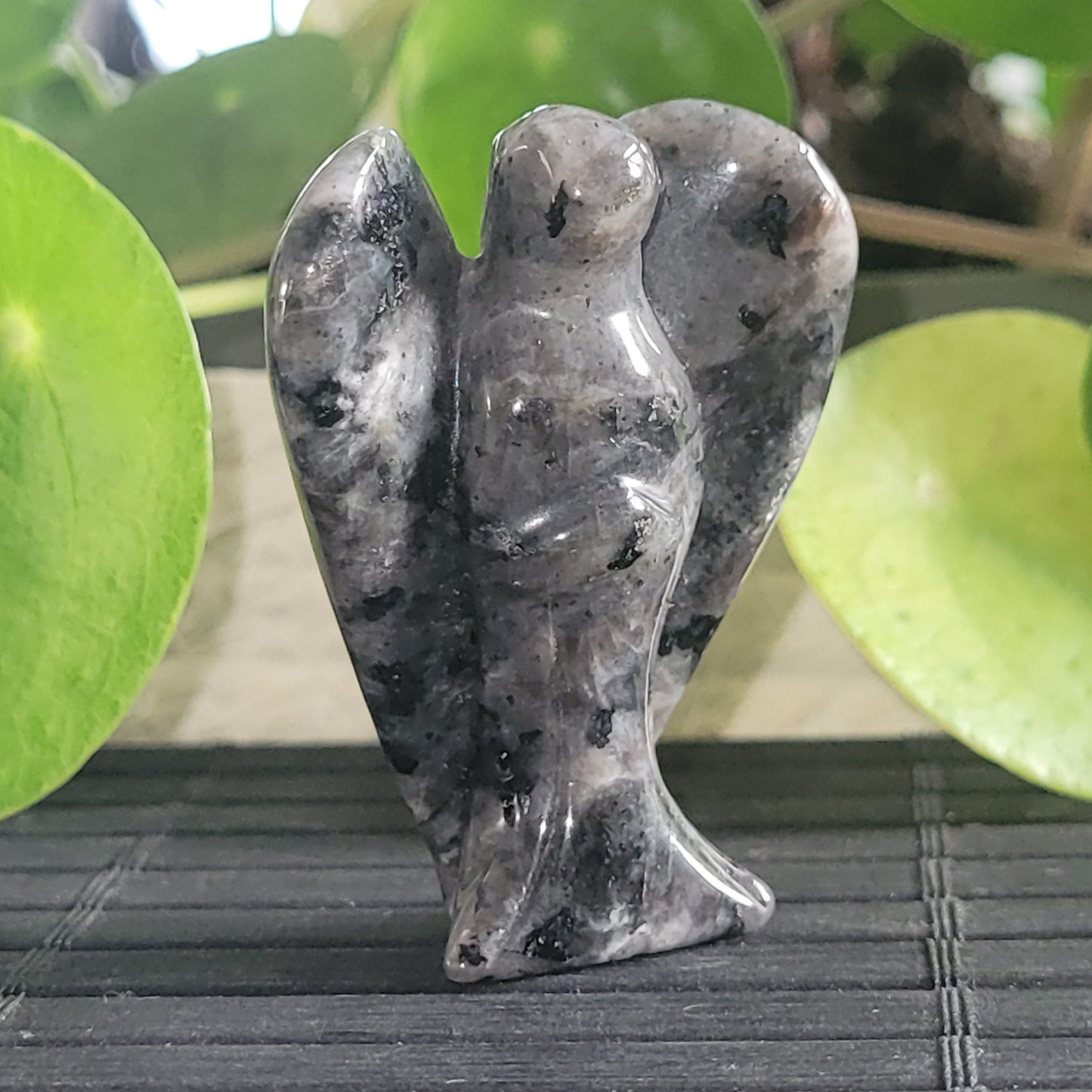 Ange Larvikite – Pierre de protection spirituelle