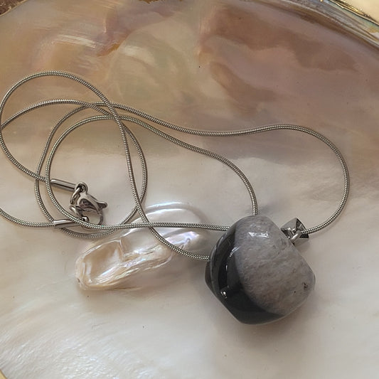 Collier Agate – Pendentif pomme 1,5 cm, chaîne argentée inoxydable