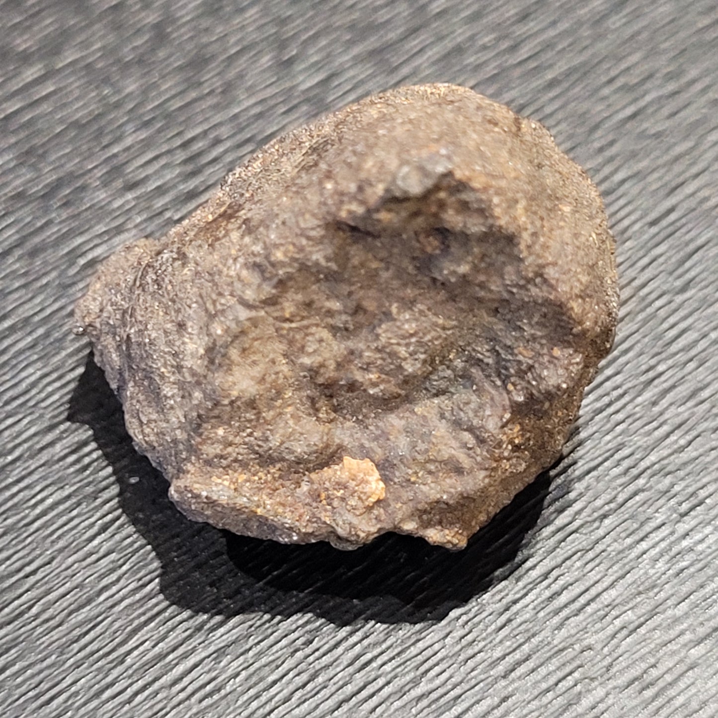 Météorite chondrite – Pierre d’ancrage cosmique