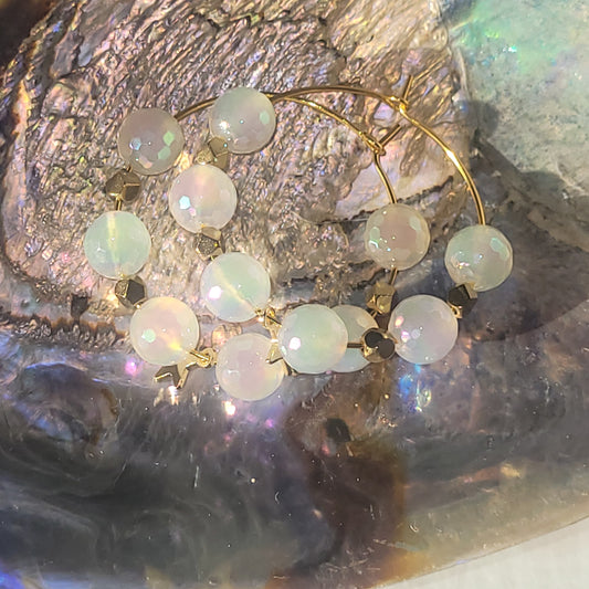 Agate Blanche Facettée – Boucles d’oreilles créoles artisanales