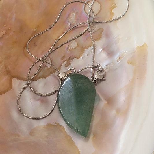 Collier Aventurine Verte – Pendentif feuille 4 cm, chaîne argentée inoxydable