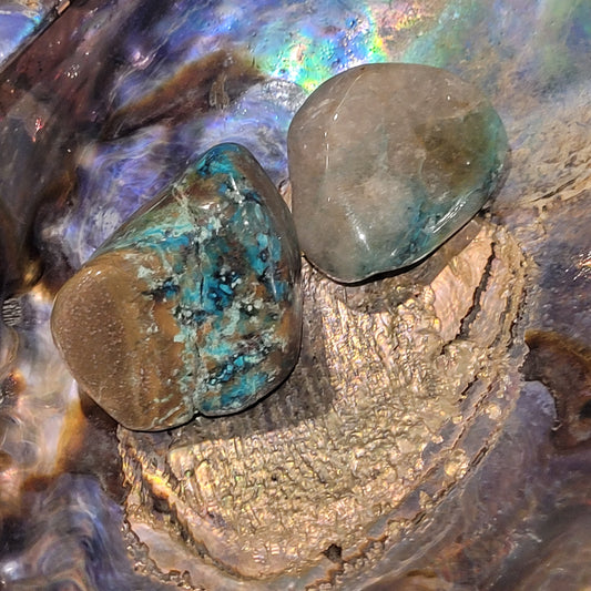 Shattuckite roulée 2- 3 cm environ