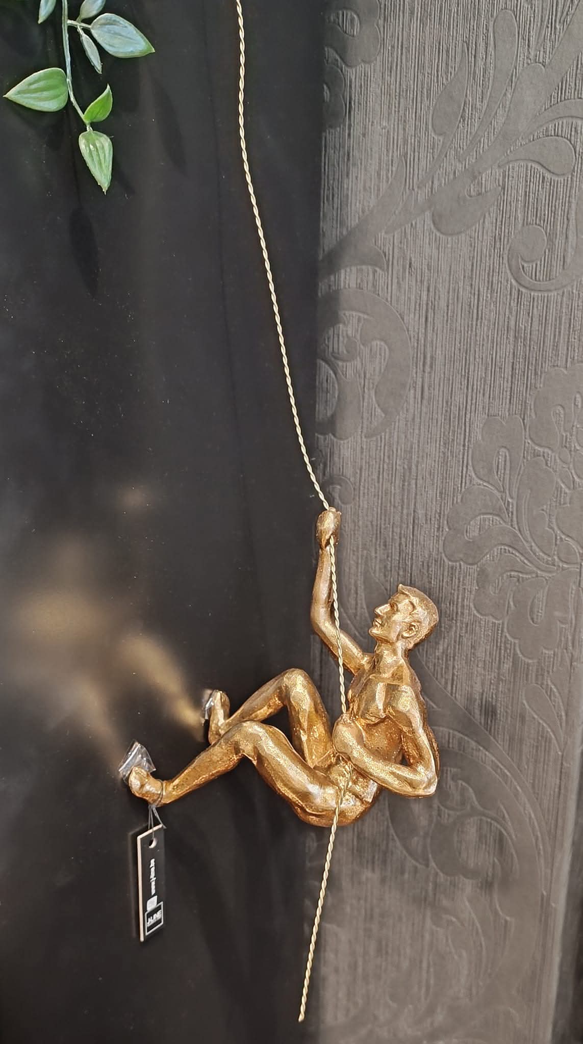 Grimpeur- Cascadeur Doré – Statue murale décorative J-Line
