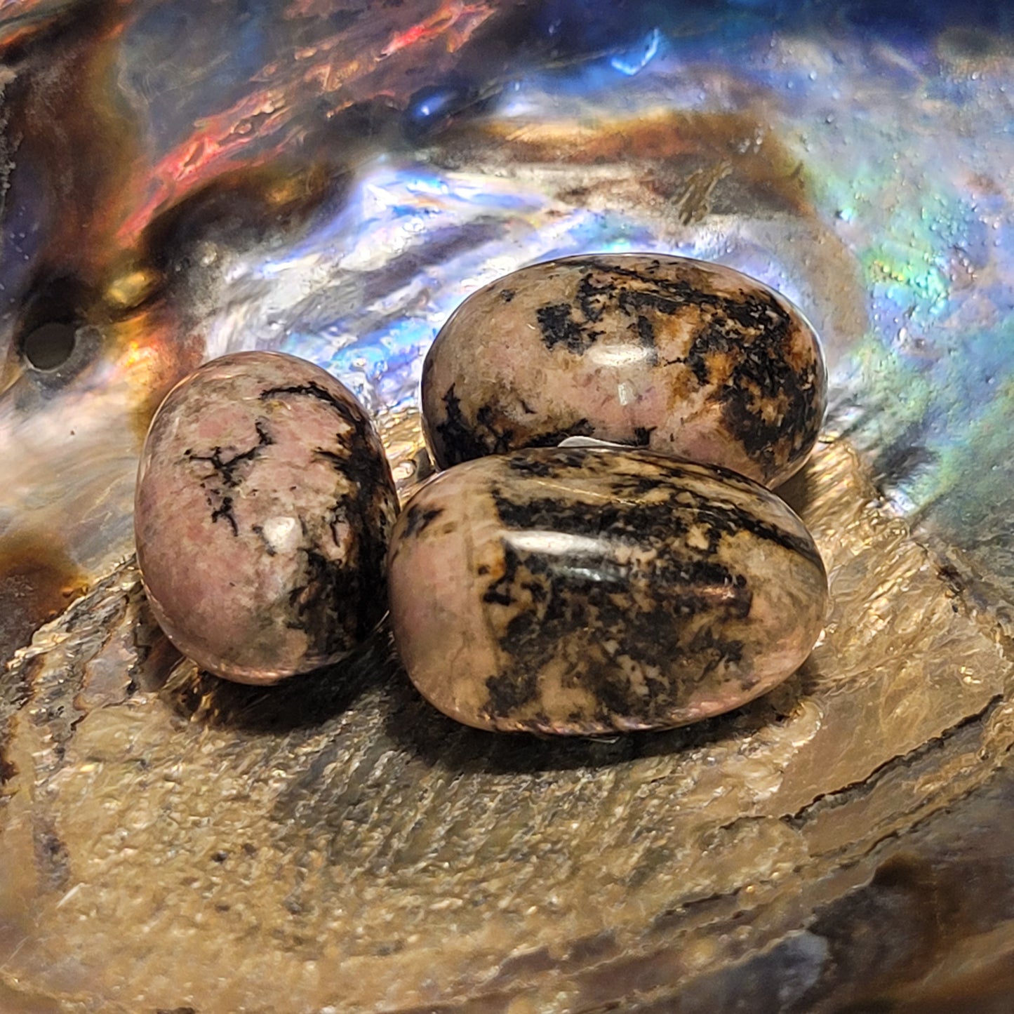 Rhodonite – Pierre roulée