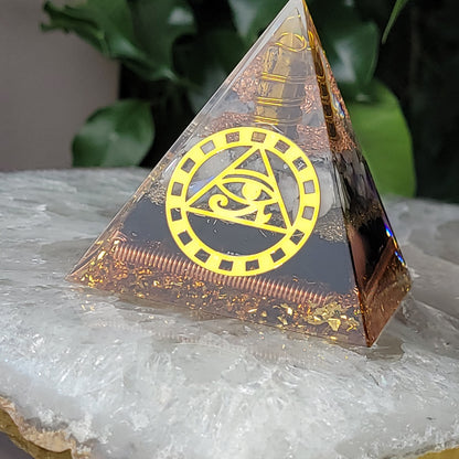 Pyramide Œil d’Horus – Orgonite de protection