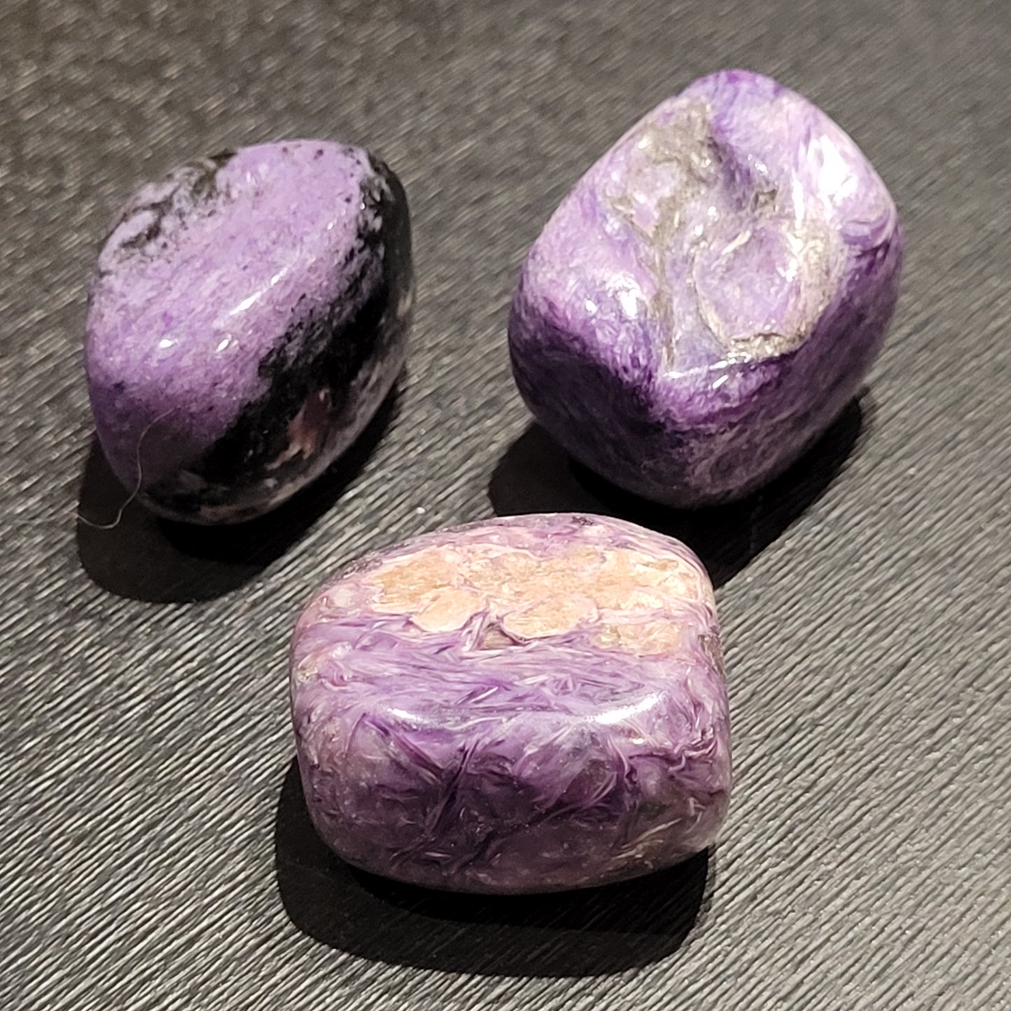 Charoïte – Pierre roulée