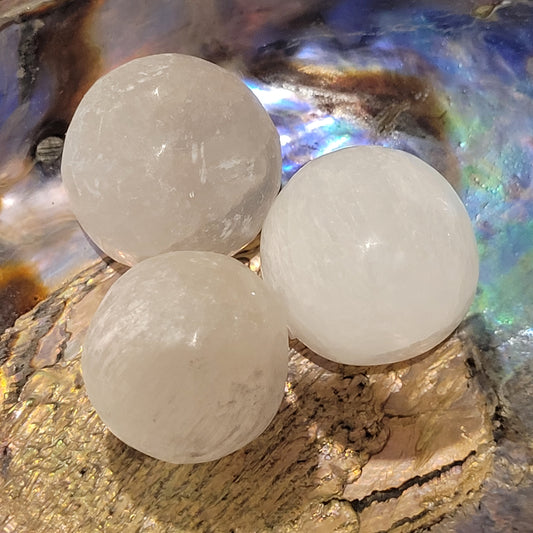 Sphère en Sélénite – 2 à 3 cm environ