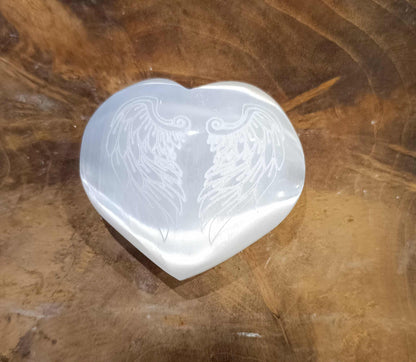 Ailes d’Ange en Sélénite – Cœur gravé