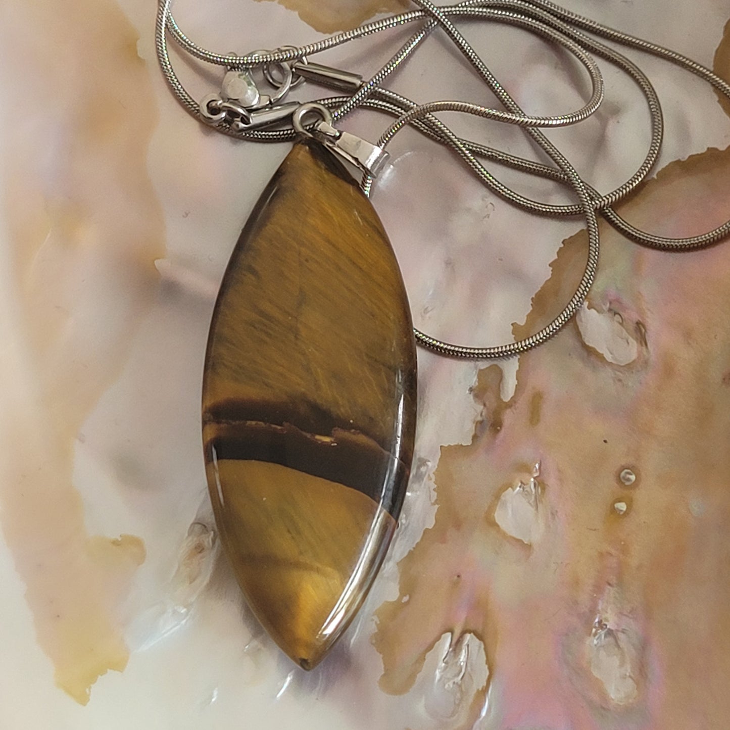 Collier Œil de Tigre – Pendentif pierre naturelle 5 cm, chaîne argentée inoxydable