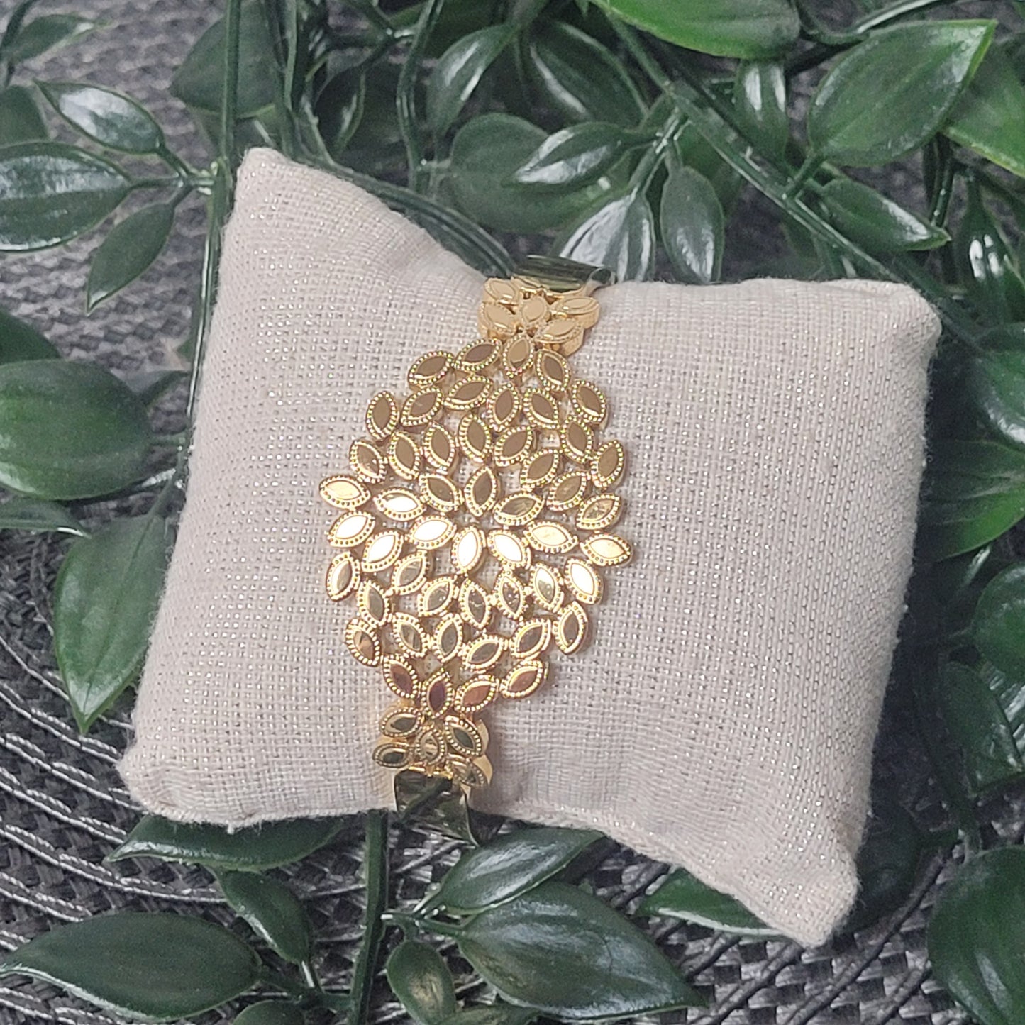 Bracelet Doré Feuille d’Éclat – Bracelet inoxydable