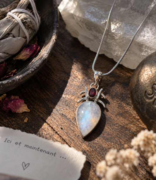Pendentif Grenat & Pierre de Lune – Bijou énergétique